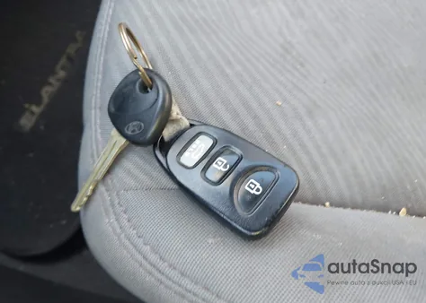 2013 Hyundai Elantra Gls z USA, uszkodzony, nr VIN 5NPDH4AE2DH370256